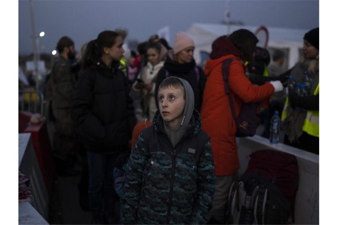 Fast 147.000 Ukraine-Flüchtlinge in Deutschland registriert Flüchtlinge aus der Ukraine sind am Grenzübergagang im polnischen Medyka angekommen. Foto: Petros Giannakouris/AP/dpa