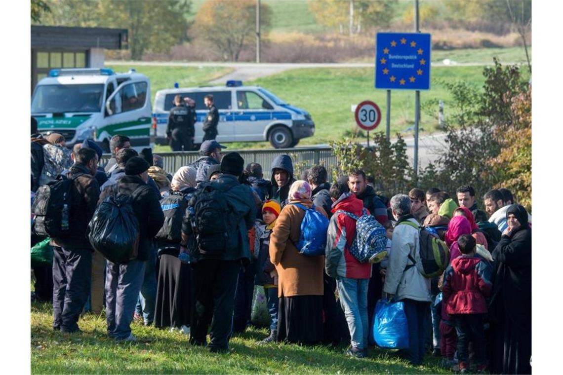 Flüchtlinge im Oktober 2015 an der deutsch-österreichischen Grenze. Foto: picture alliance / dpa