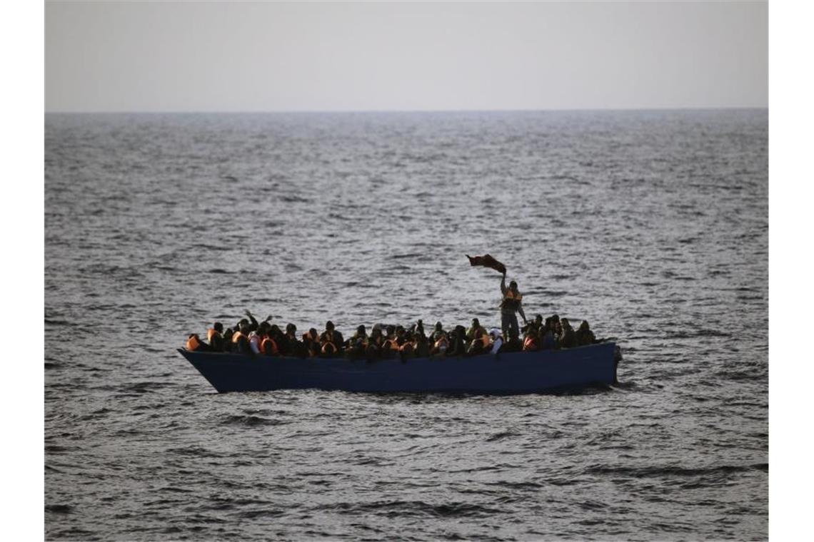 Flüchtlinge vor der Libyschen Küste. Foto: Emilio Morenatti/AP/Archiv