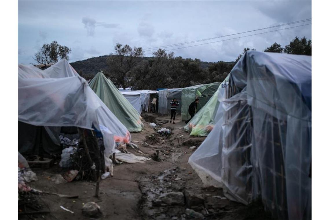 Frontex-Direktor: Deutlich weniger unerlaubte EU-Einreisen Flüchtlingslager auf der griechischen Insel Chios. Foto: Lefteris Partsalis/XinHua/dpa