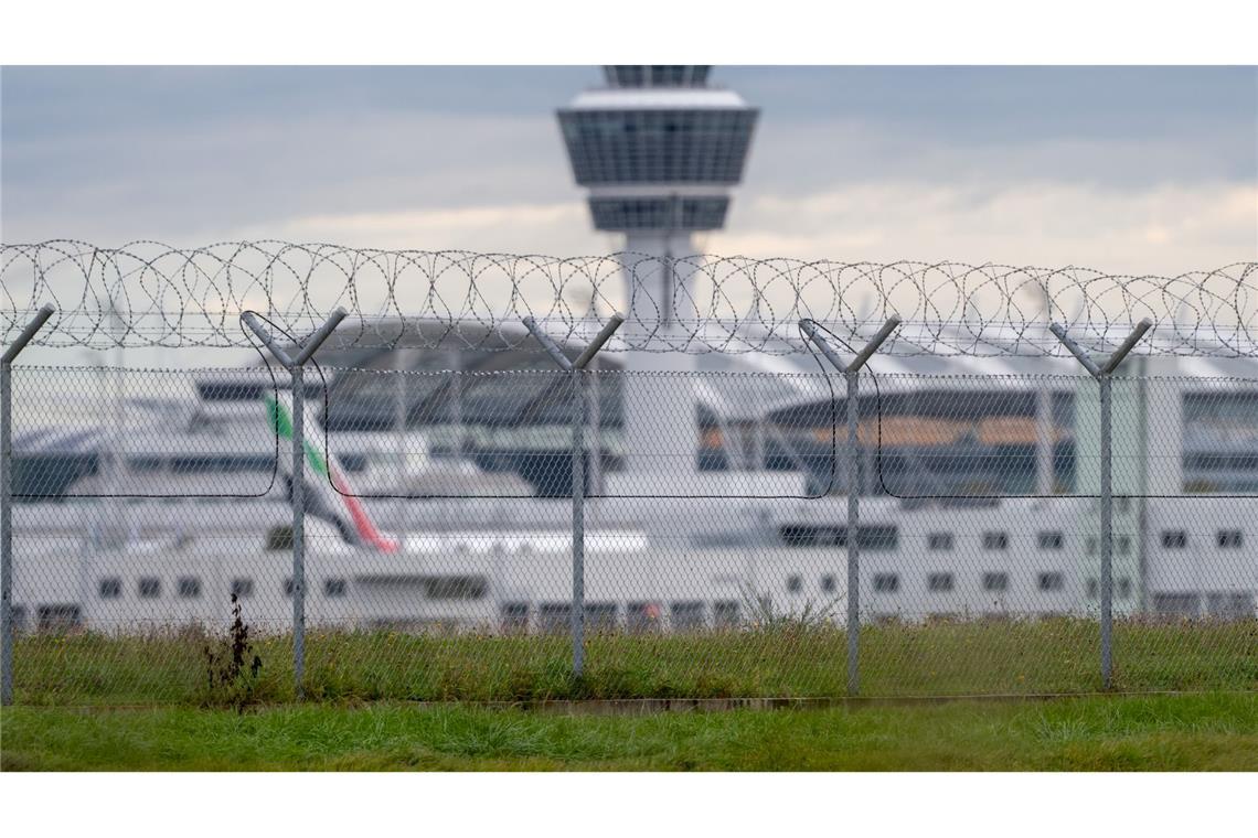 Flüge wurden wegen der Drohnen umgeleitet.