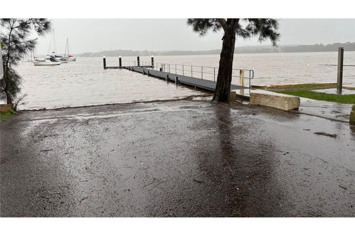 "Beispiellos": Schwere Überflutungen an Australiens Ostküste Flüsse stiegen teilweise auf Rekordlevel an.