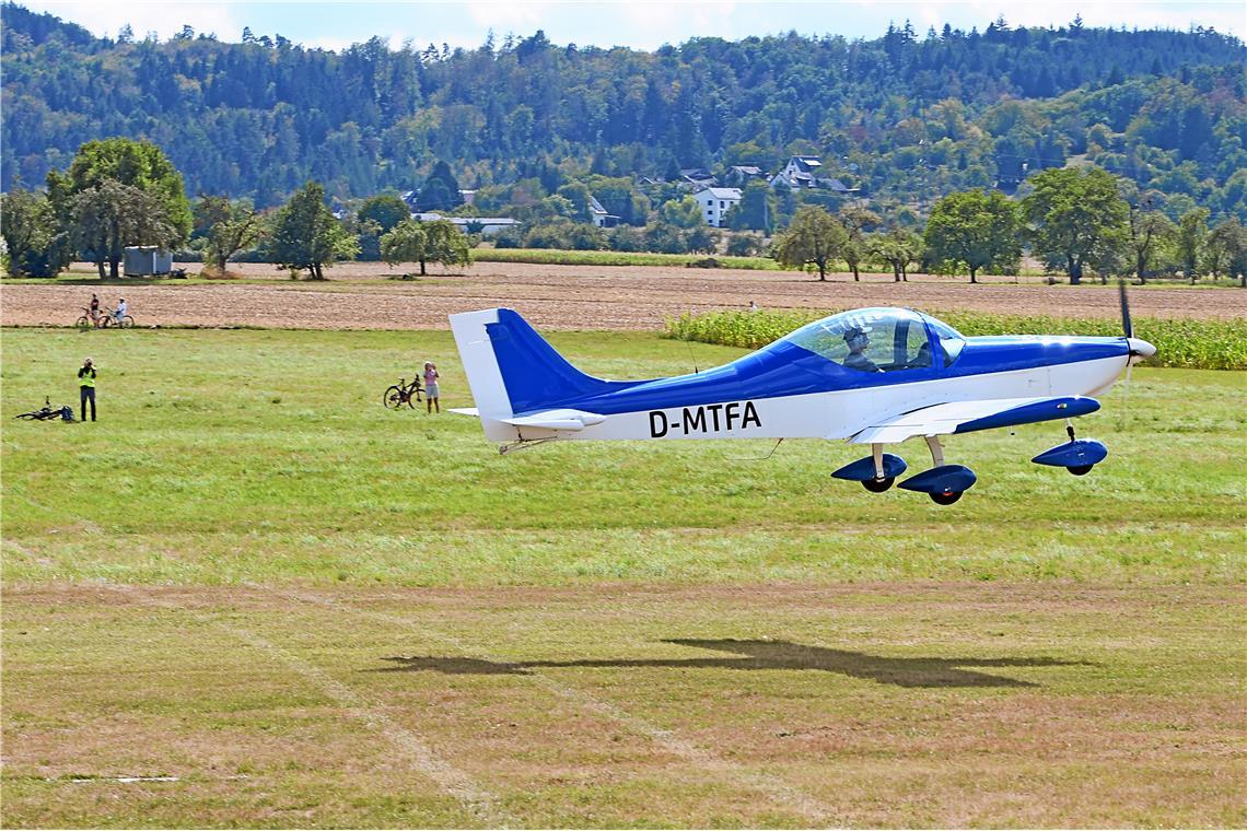 Flugplatzfest und 75-jähriges Vereinsbestehen LSV Backnang-Heiningen. 
