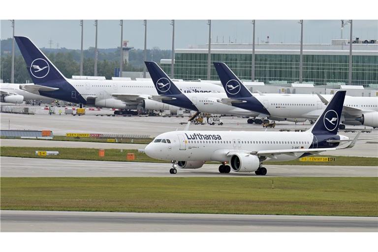 Lufthansa-Flieger muss wegen "renitentem Passagier" umdrehen Flugzeug muss wegen "renitentem Passagier" Notlanden. (Archivbild)