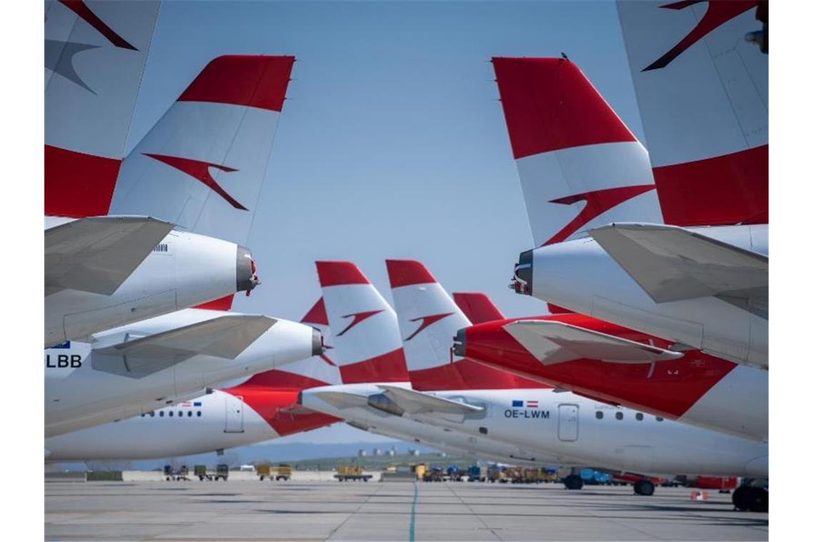 600-Millionen-Rettungspaket für Lufthansa-Tochter AUA Flugzeuge der Austrian Airlines stehen am Flughafen Wien-Schwechat. Mit einem 600-Millionen-Rettungspaket soll die Lufthansa-Tochter die Corona-Krise überstehen. Foto: AUSTRIAN AIRLINES/APA/dpa