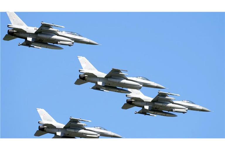 Flugzeuge schossen nach „Verletzungen“ des polnischen Luftraums während eines russischen Angriffs auf die Ukraine auf „feindliche Objekte“ (Symbolbild).