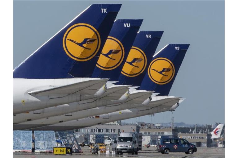 Flugzeuge tragen unbestritten zur Verpestung der Luft bei. Die Lufthansa setzt sie seit den 90er-Jahren aber immer wieder auch ein, um die Wissenschaft zu unterstützen - zum Beispiel beim Thema Treibhauseffekt. (Symbolbild). Foto: Boris Roessler/dpa