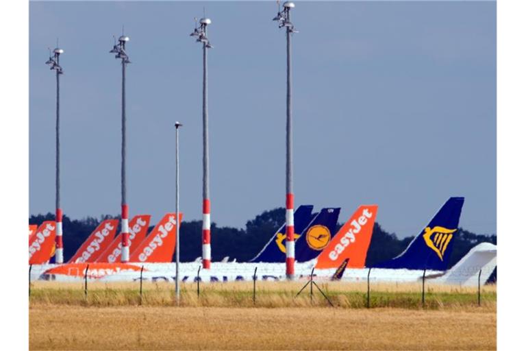 Flugzeuge von Easyjet, Lufthansa und Ryanair in Berlin. Foto: Soeren Stache/dpa-Zentralbild/dpa