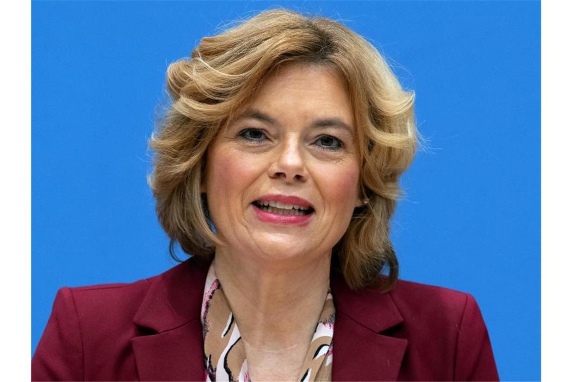 Foodwatch verklagt Agrarministerin Klöckner Foodwatch will Informationen zu den Treffen von Bundesernährungsministerin Julia Klöckner mit Lobbyisten. Foto: Michael Sohn/POOL AP/dpa