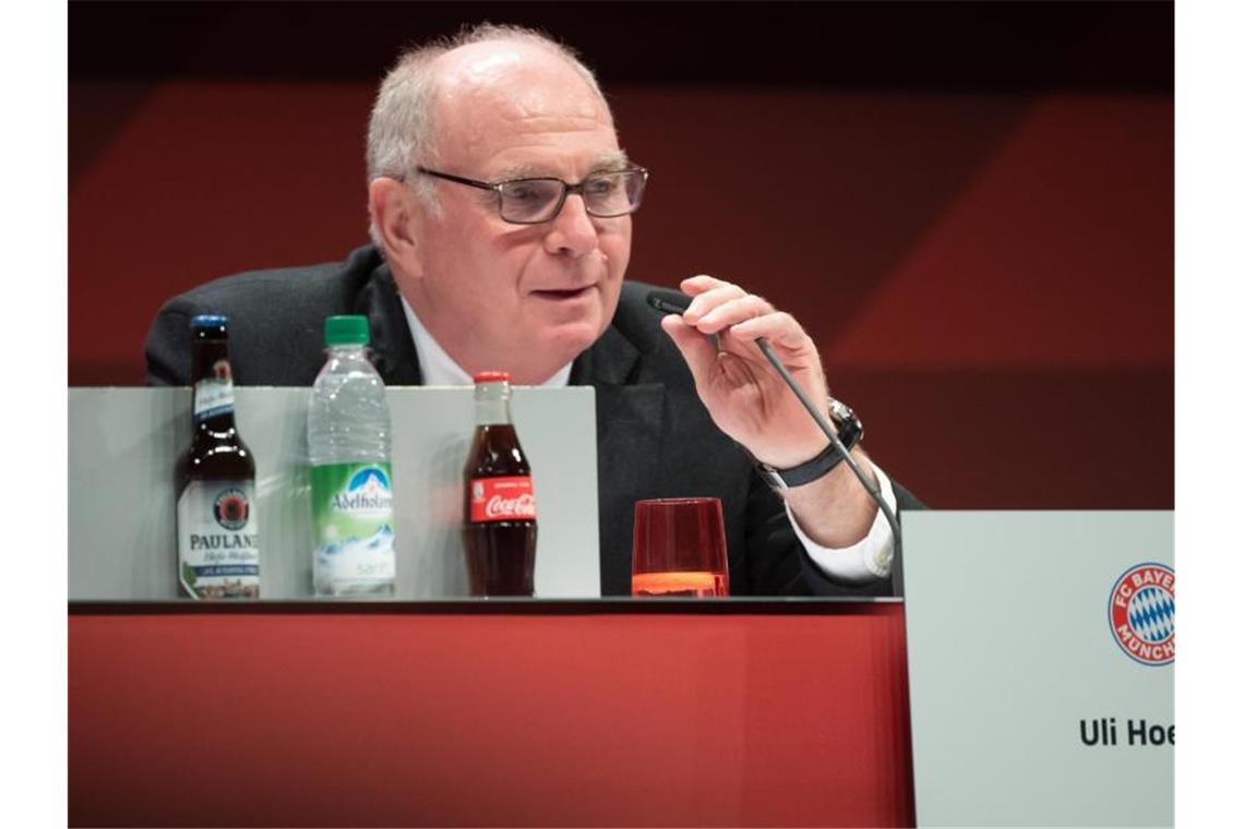 Fordert eine lange Pause aufgrund der Corona-Krise: Ex-Bayern-Boss Uli Hoeneß. Foto: Sven Hoppe/dpa