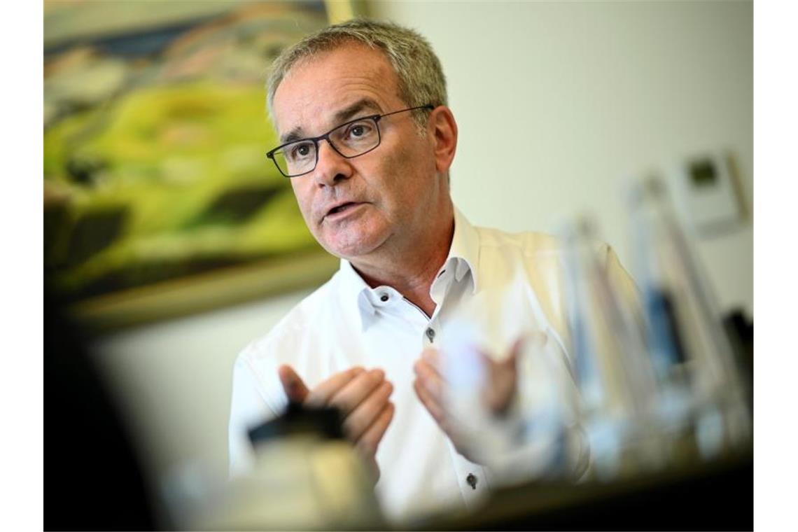 Fordert einen Flüchtlingsgipfel mit Bund und Ländern: Helmut Dedy vom Deutschen Städtetag. Foto: Britta Pedersen/dpa-Zentralbild/dpa