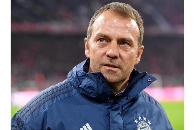 Fordert volle Konzentration auf Paderborn: Bayern-Coach Hansi Flick. Foto: Tobias Hase/dpa