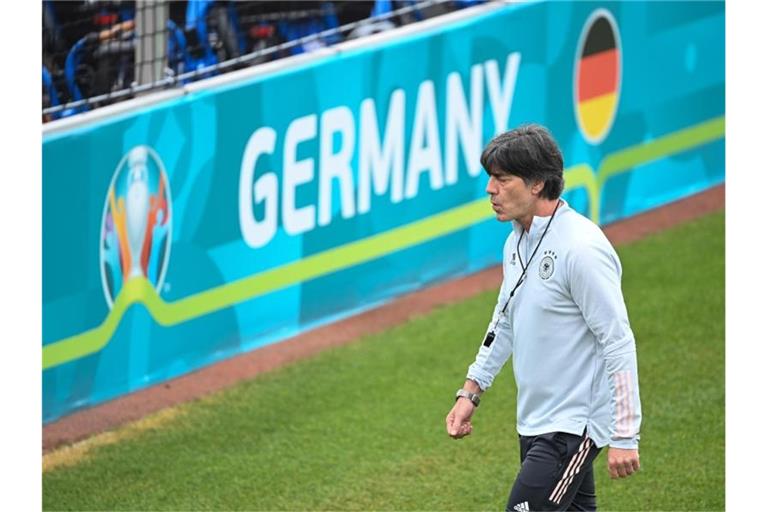 Fordert von seinem Team „punkten, siegen und erfolgreich sein“: Bundestrainer Joachim Löw. Foto: Federico Gambarini/dpa
