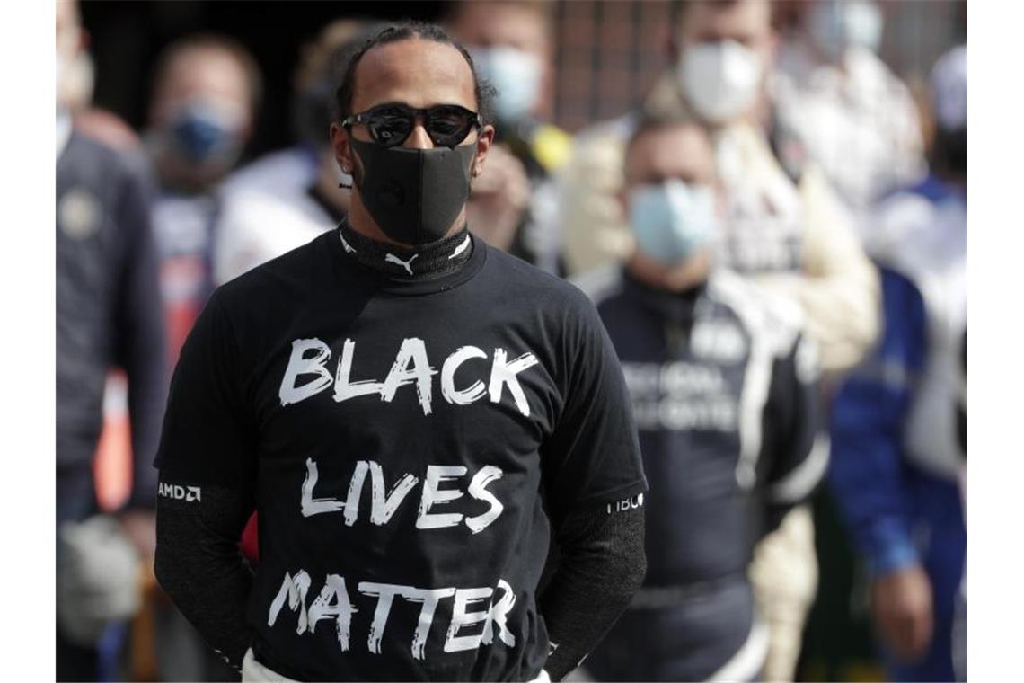Formel-1-Weltmeister Lewis Hamilton bezieht klar Stellung: „Black lives Matter“. Foto: Stephanie Lecocq/POOL EPA/AP/dpa