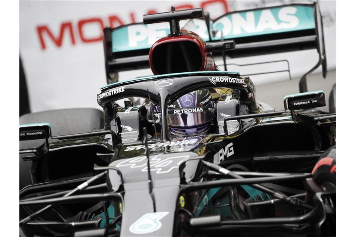 Formel-1-Weltmeister Lewis Hamilton will in Baku wieder siegen. Foto: Luca Bruno/AP/dpa