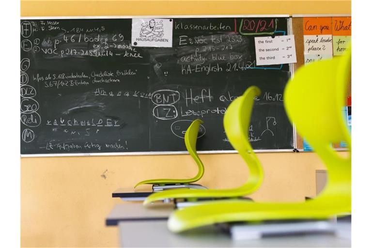 Forscher haben herausgefunden, dass bei Wechselunterricht die zufällige Verteilung einer Klasse auf zwei Gruppen wenig effektiv im Kampf gegen das Virus ist. Foto: Philipp von Ditfurth/dpa