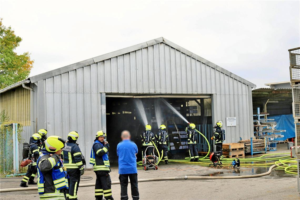 Gabelstapler brennt in Winnenden aus Foto: 7aktuell.de/Kevin Lermer