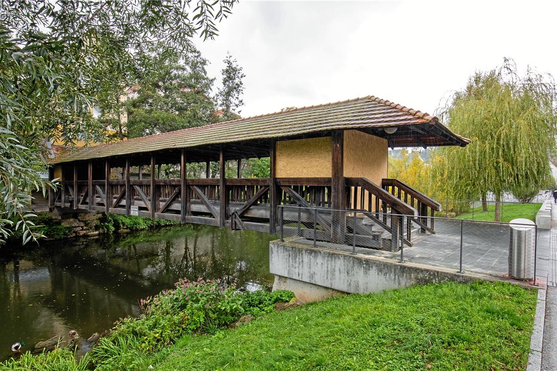 Fußgängerholzbrücke im Bereich der Bleichwiese gesperrt Foto: A. Becher