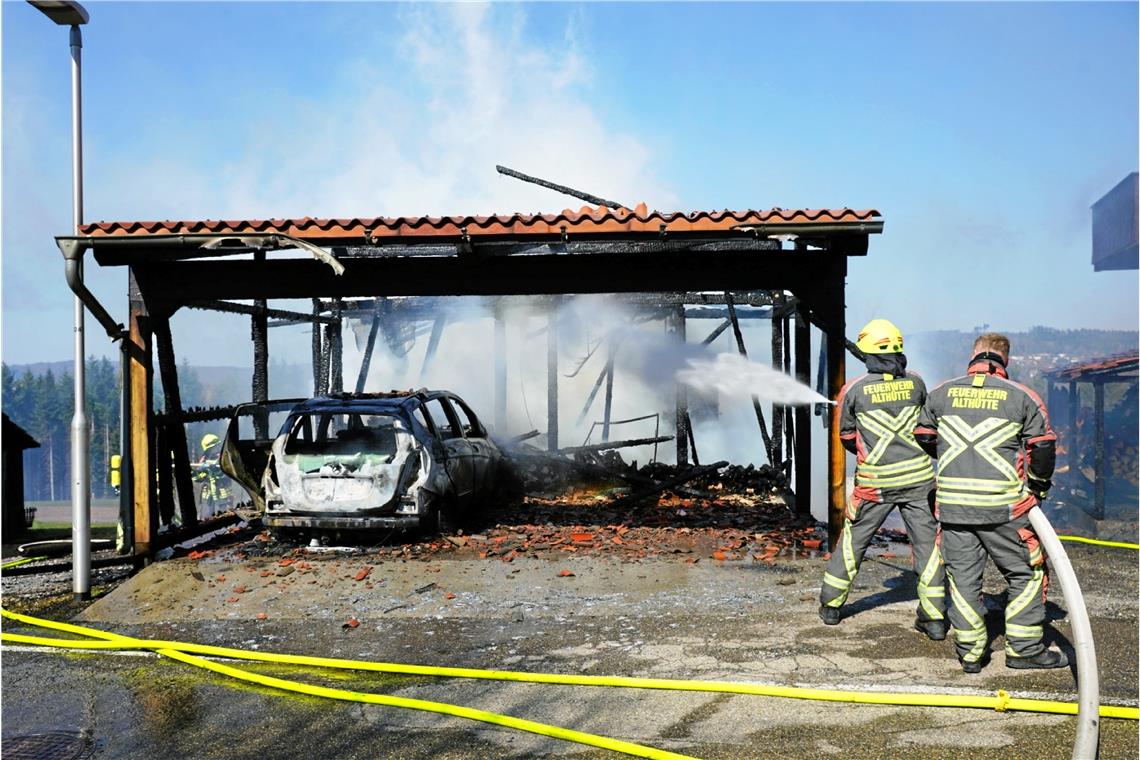 Schuppen in Lutzenberg brennt: 80000 Euro Schaden
