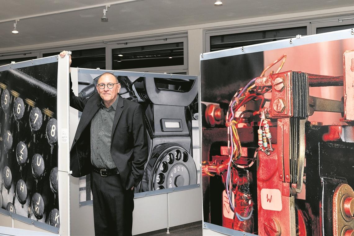 Ein hyperrealistischer Blick auf Details Fotograf Bernhard J. Lattner bringt mit seinen Fotografien Details ans Licht, die bei der Größe der Maschinen oftmals gar nicht auffallen oder ins Auge stechen. Foto: J. Fiedler