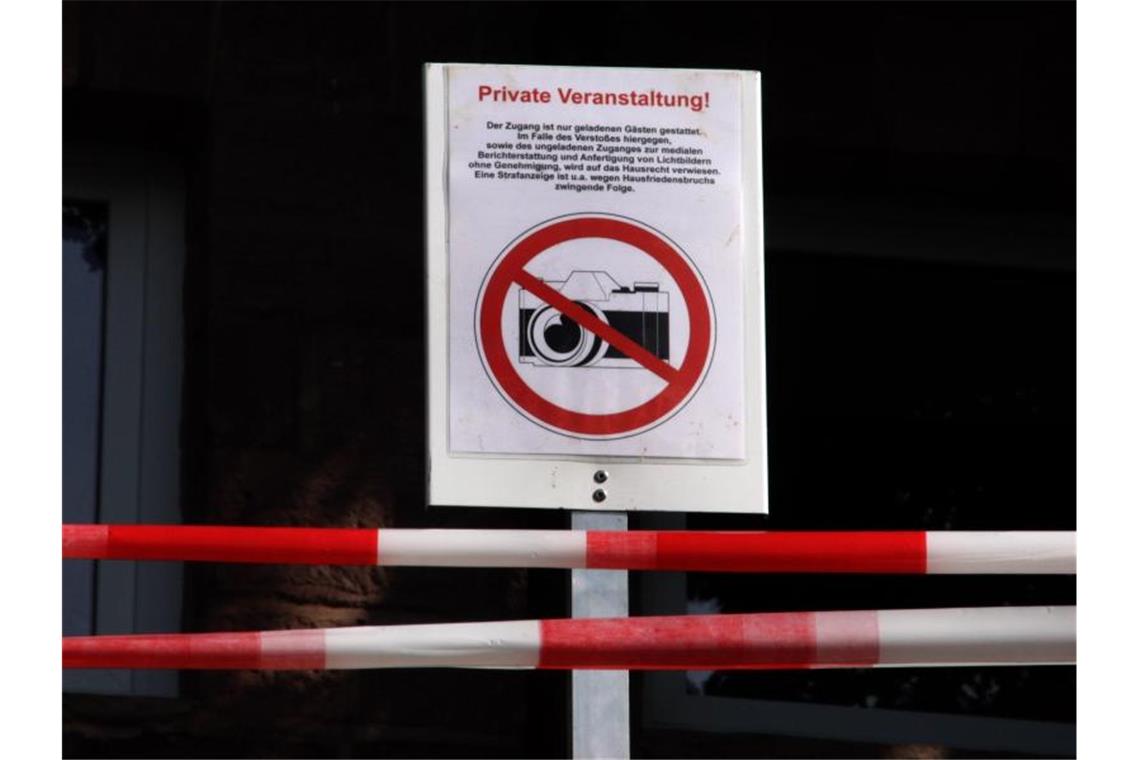 100 AfD-Funktionäre proben Aufstand gegen Rechtsaußen Höcke Fotografierverbot beim Kyffhäusertreffen der AfD-Gruppierung „Der Flügel“. Foto: Peter Förster