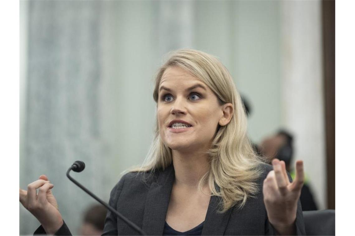 Frances Haugen, ehemalige Facebook-Mitarbeiterin und Whistleblowerin, sagt während einer Anhörung aus. Foto: Drew Angerer/Pool Getty Images North America/AP/dpa