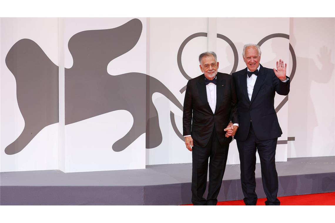 Filmfestspiele in Venedig eröffnet - Ehrenpreis für Herzog Francis Ford Coppola (l) und Werner Herzog auf dem roten Teppich.