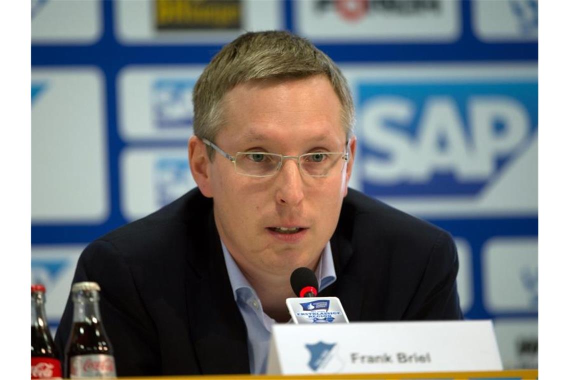 Frank Briel bei einer Pressekonferenz. Foto: picture alliance / dpa/Archivbild