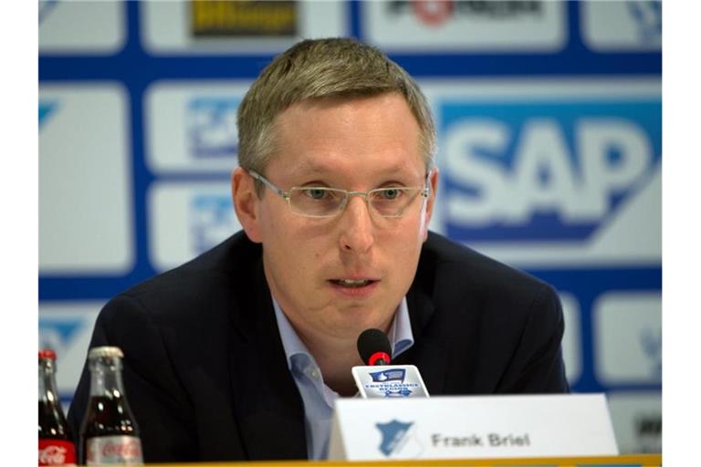 Frank Briel bei einer Pressekonferenz. Foto: picture alliance / dpa/Archivbild