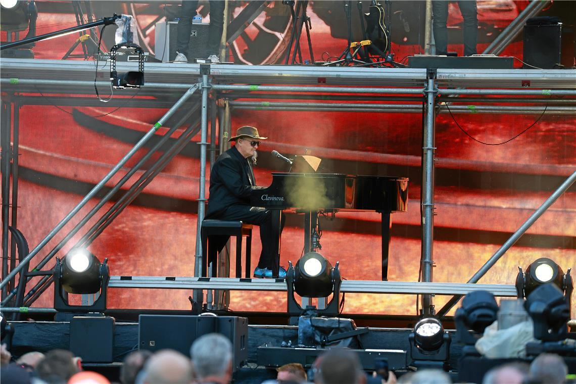 Frank Buohler, besser bekannt als Franky, ist seit vielen Jahren als Pianist bei...