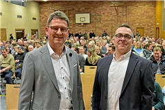 Frank Hornek (links) und Lars Herold stehen in Kirchberg zur Wahl und haben sich nun vorgestellt. Foto: Tobias Sellmaier