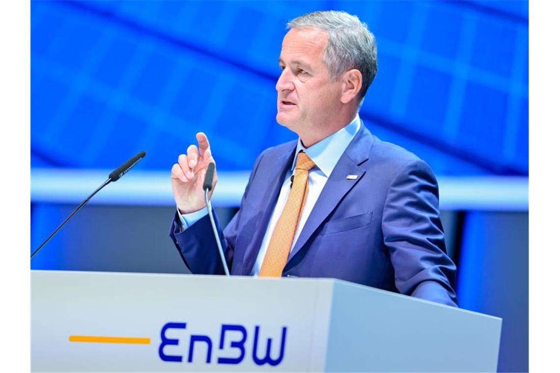 EnBW-Chef erwartet Signal der Politik pro Energiewende Frank Mastiaux spricht bei einer Hauptversammlung. Foto: Uwe Anspach/dpa