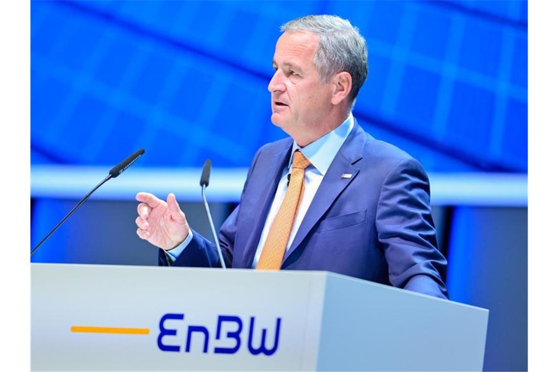 Frank Mastiaux, Vorstandsvorsitzender beim Energiekonzern EnBW, spricht bei der Hauptversammlung während seiner Rede. Foto: Uwe Anspach/Archiv
