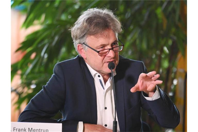 Frank Mentrup (SPD), Oberbürgermeister von Karlsruhe, spricht. Foto: Uli Deck/dpa/Archivbild