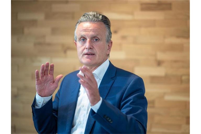 Frank Nopper spricht beim offiziellen Auftakt seiner Wahlkampagne. Foto: Sebastian Gollnow/dpa/Archivbild