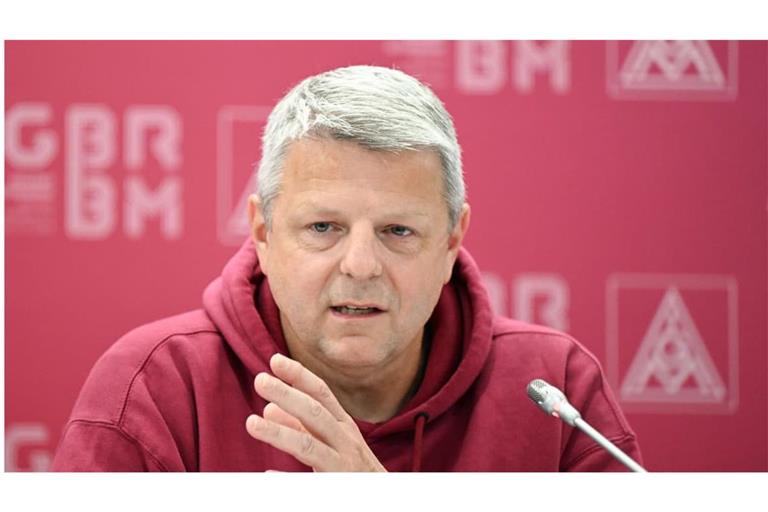 Frank Sell, Vorsitzender des Gesamtbetriebsrats des Unternehmensbereichs Mobility Solutions bei Bosch fordert eine Task Force für die Automobilbranche. Dabei müssten „Partei- oder kurzfristige Unternehmensinteressen“ zurückgestellt werden.