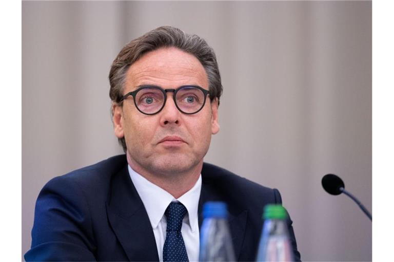 Frank van der Sant, Chief Commercial Officer von Apcoa, spricht. Foto: Marijan Murat/dpa/Archivbild
