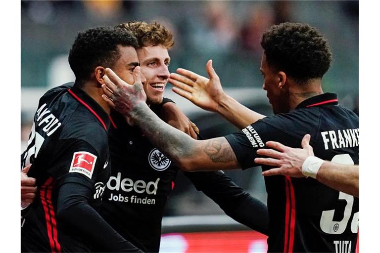Frankfurt setzte sich nach Rückstand noch gegen Bochum durch. Foto: Uwe Anspach/dpa