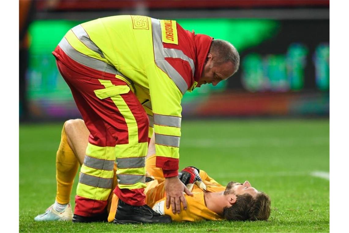 Frankfurts Keeper Kevin Trapp hat sich schwer an der Schulter verletzt. Foto: Tom Weller/dpa