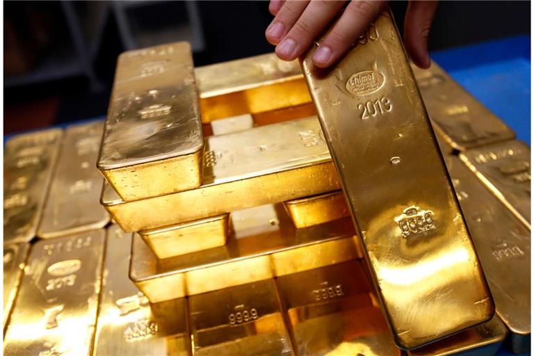 Frankreich holt Gold aus den USA zurück und erzielt dabei Milliarden. Erfahren Sie, warum die Banque de France diesen Schritt unternommen hat und welche Auswirkungen dies auf die internationale Debatte über Goldreserven hat.