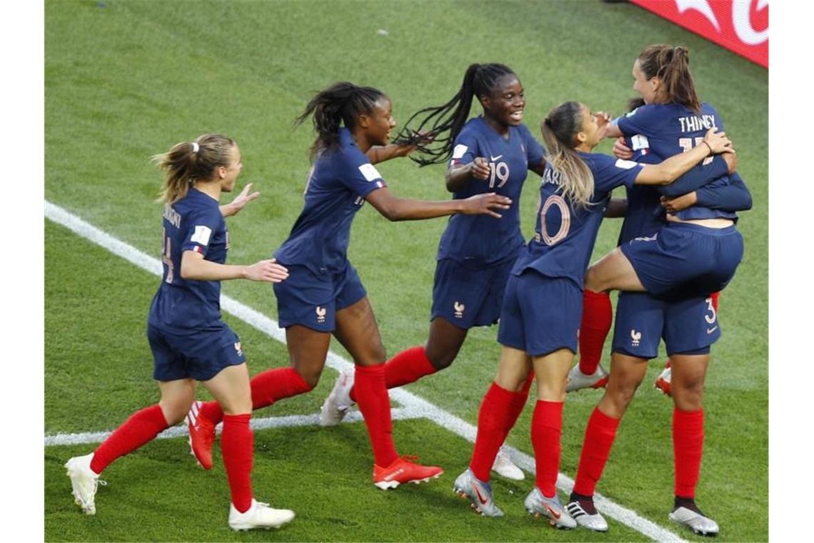 Frankreich startet mit Sieg in die Heim-WM