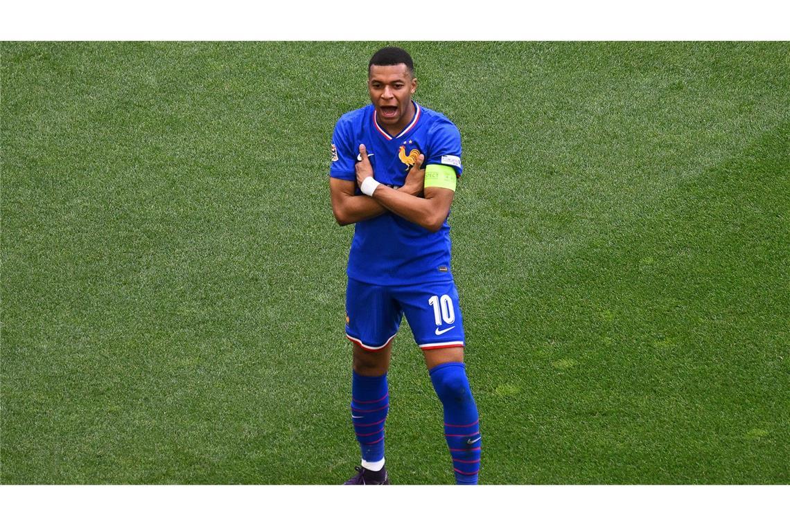 Nagelsmann denkt weiter groß: "Durchmarschieren" zur WM Frankreichs Matchwinner Kylian Mbappé in seiner typischen Jubelpose.