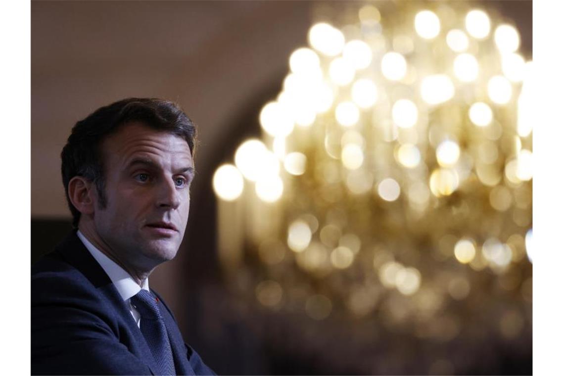 Putin und Macron einig über notwendige Deeskalation Frankreichs Präsident Emmanuel Macron hat mit dem russischen Präsidenten Wladimir Putin telefoniert. Foto: Ludovic Marin/AFP POOL/dpa