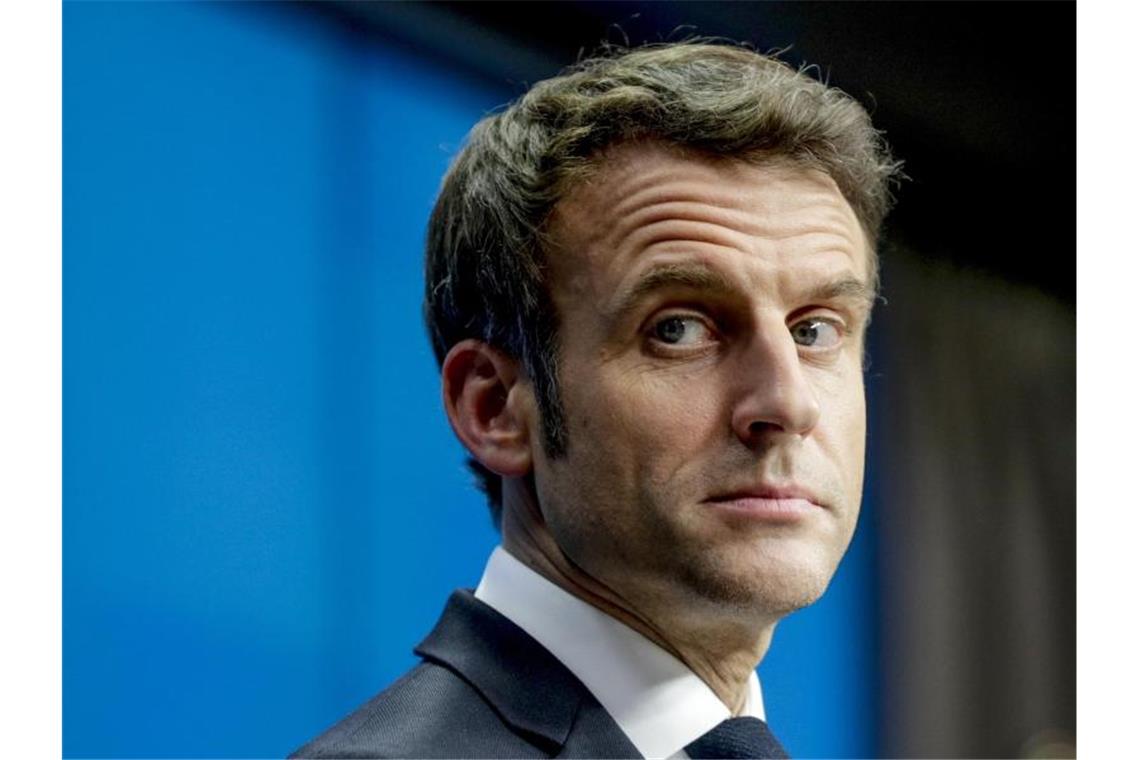 Macron über Putin-Telefonat: „Hat keine Wirkung gezeigt“ Frankreichs Präsident Emmanuel Macron hat mit Kremlchef Wladimir Putin telefoniert. Foto: Olivier Hoslet/Pool EPA via AP/dpa
