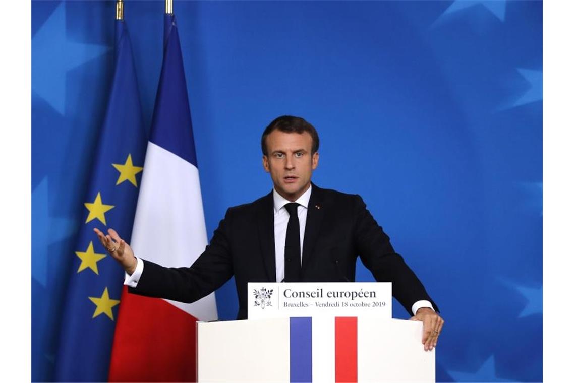 Frankreichs Präsident Emmanuel Macron nominiert den ehemaligen Wirtschaftsminister Breton als Kandidaten für die EU-Kommission. Foto: Frank Augstein/AP/dpa