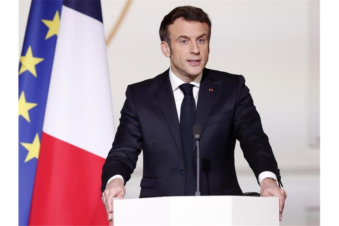 Macron und Putin ringen um Waffenstillstand Frankreichs Präsident Emmanuel Macron versucht in der Ukraine-Krise zwischen den Konfliktparteien zu vermitteln. Foto: Ian Langsdon/EPA POOL/AP/dpa