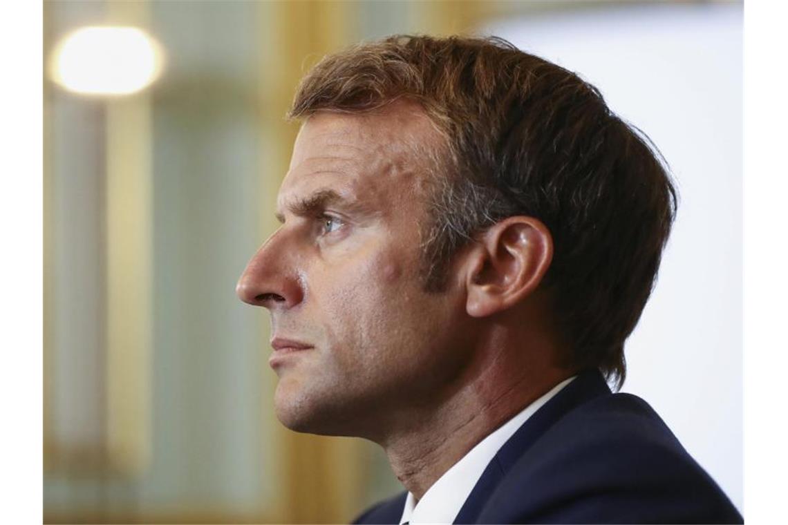 Frankreichs Präsident Emmanuel Macron will im Streit um einen geplatzten U-Boot-Verkauf mit US-Präsident Joe Biden reden. Foto: Sarah Meyssonnier/Reuters Pool/AP/dpa