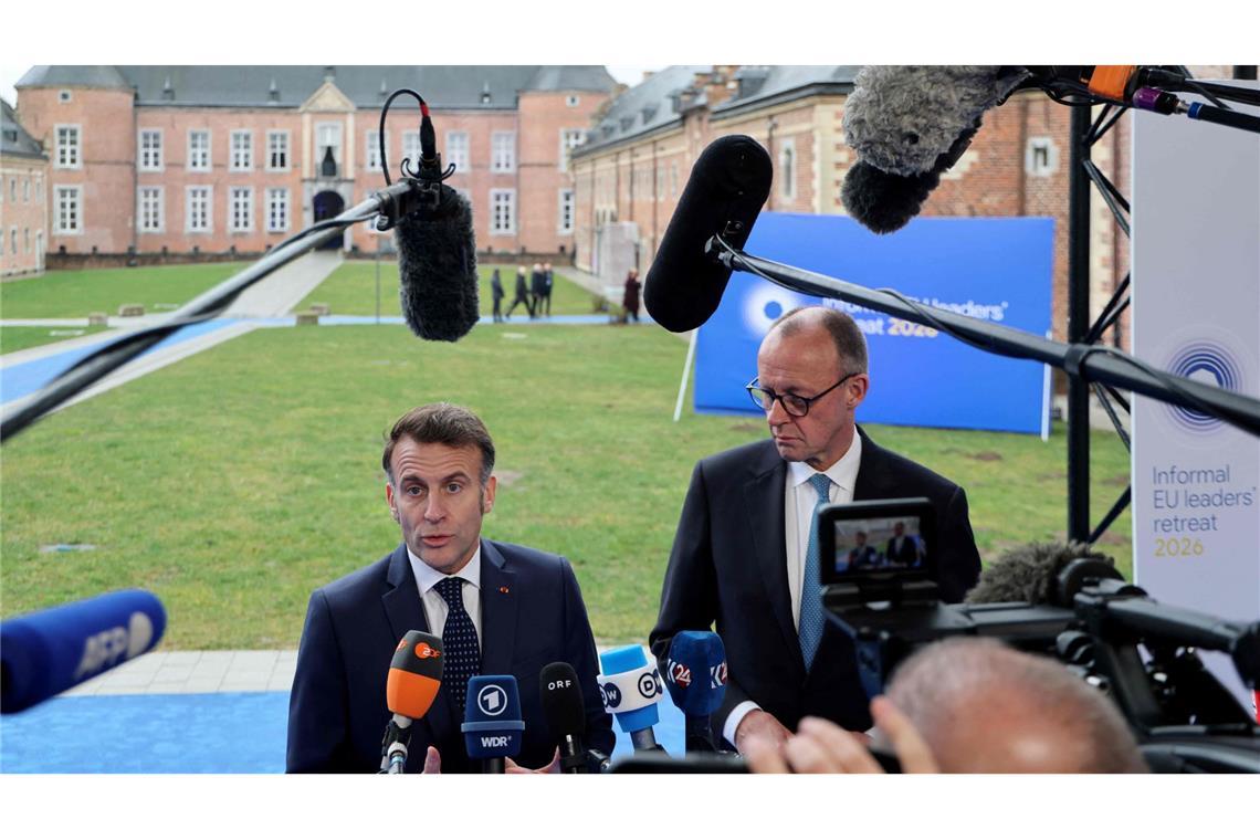 Frankreichs Präsident Macron (links) und Kanzler Merz suchen auf dem EU-Gipfel in Alden Biesen nach Wegen, die EU wieder auf Wachstumskurs zu bringen.