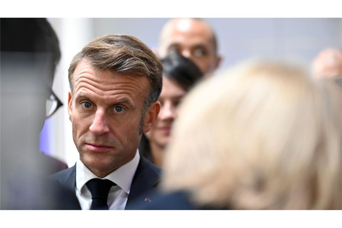 Frankreichs Präsident Macron sieht sich Rücktrittsforderungen ausgesetzt (Archivbild).