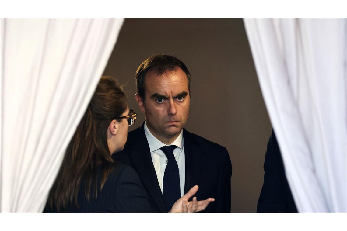 Frankreichs zurückgetretener Premier hat eine schwierige Mission.